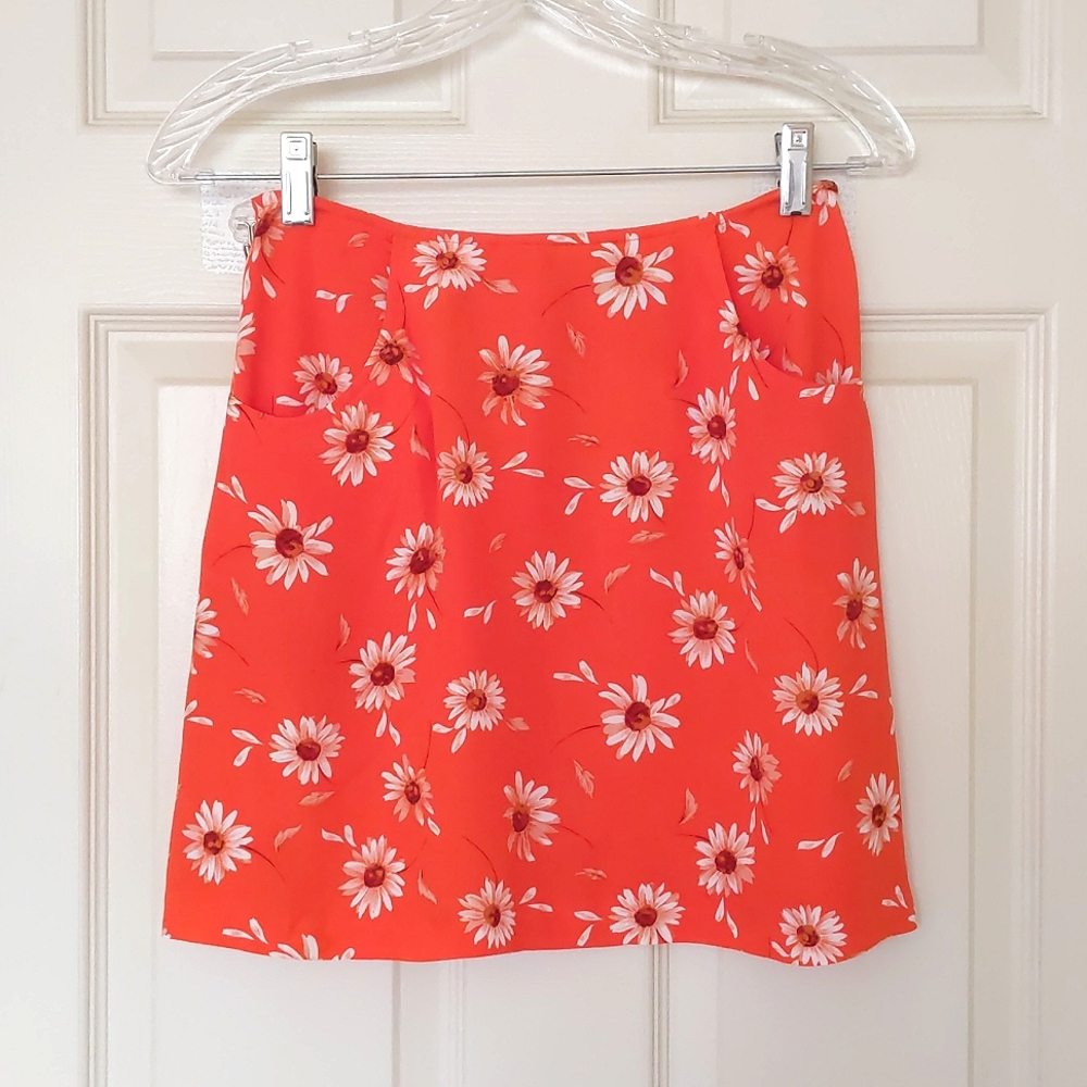 NWOT. Vintage Express 100% Rayon Orange Mini Skirt w/white chrysanthemum flowers